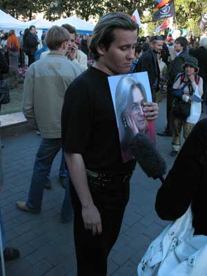 30 августа, в день рождения трагически погибшей журналистки, в Москве в Новопушкинском сквере состоялся митинг памяти Анны Политковской.